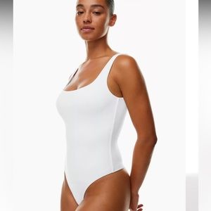 Aritzia Babaton Contour Square Neck Bodysuit